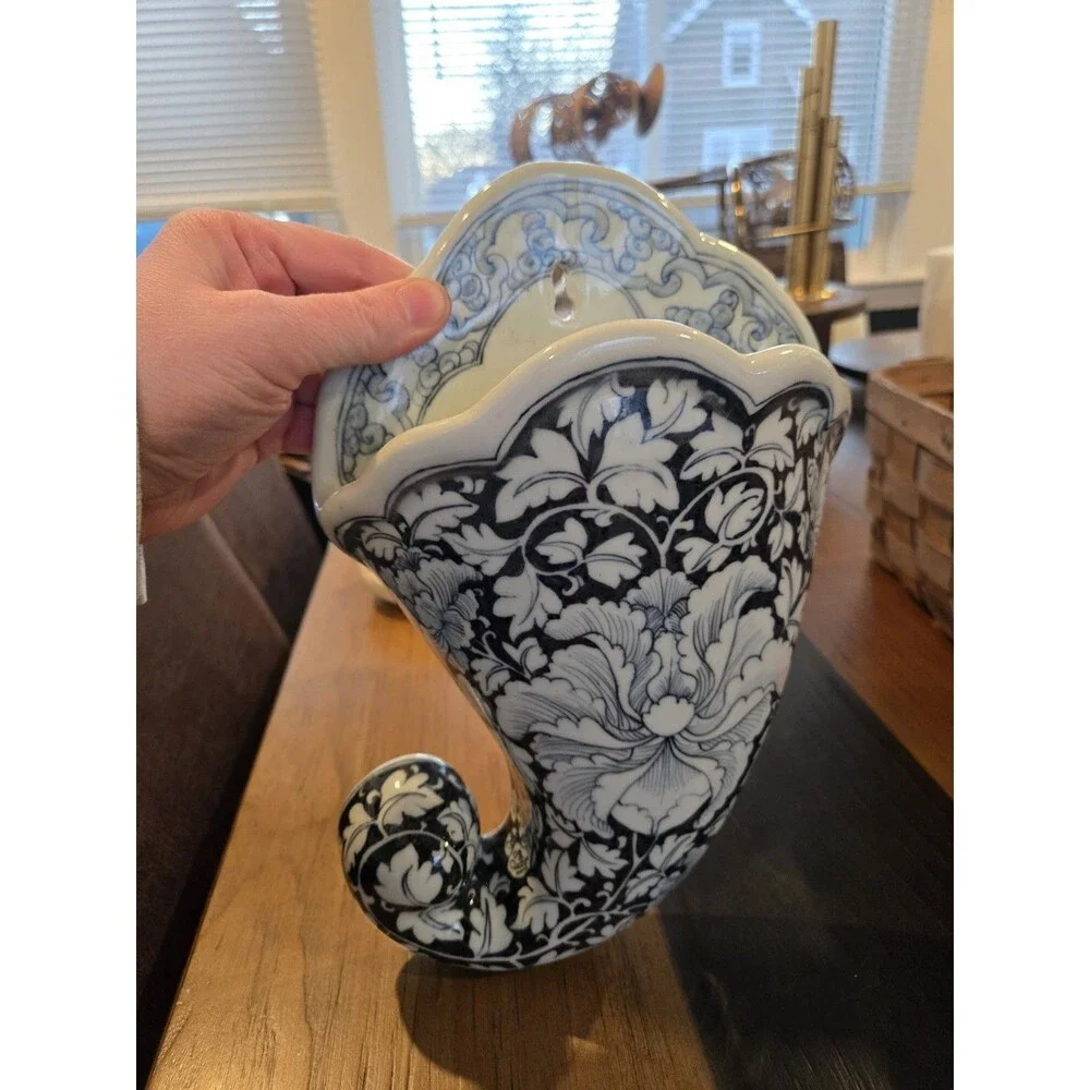 Vintage Maitland-Smith Blue & White Chinoiserie Porcelain Cornucopia Vase